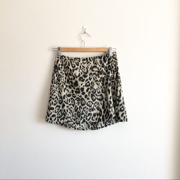 Motel Rocks SHENY MINI SKIRT IN LEOPARD GREY - Picture 3 of 9